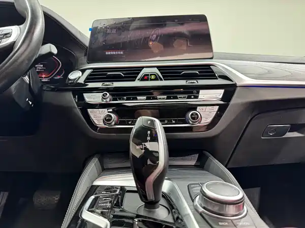 BMW 5 Series 2022, фото 27