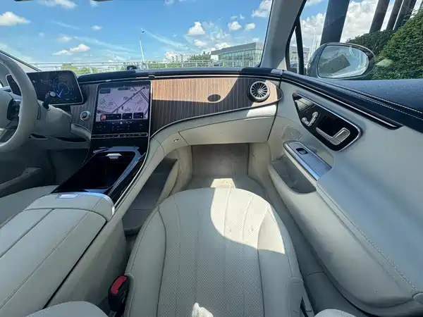 Mercedes-Benz EQE 2025, фото 8