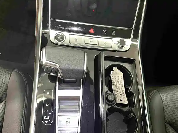 Audi Q7 2023, фото 10
