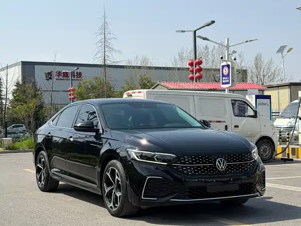 Volkswagen Passat 2024, фото 3