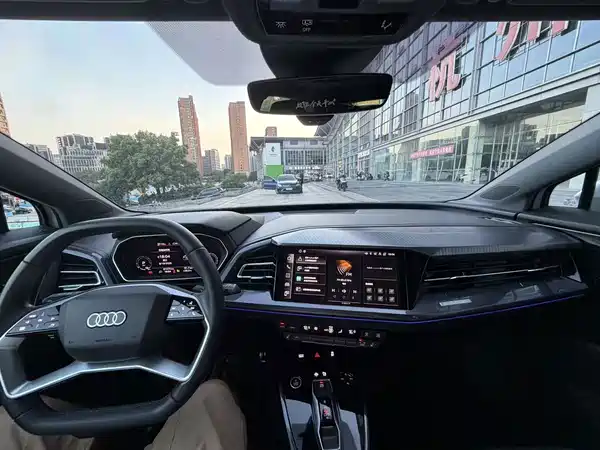 Audi Q4 e-tron 2023, фото 17