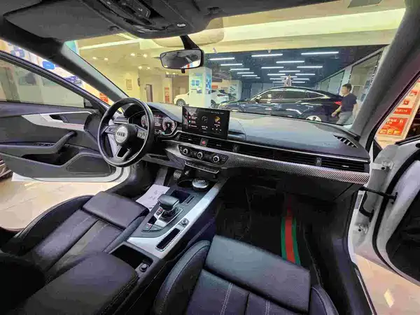 Audi A4L 2022, фото 11