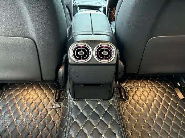 Mercedes-Benz C-Class 2023, фото 10
