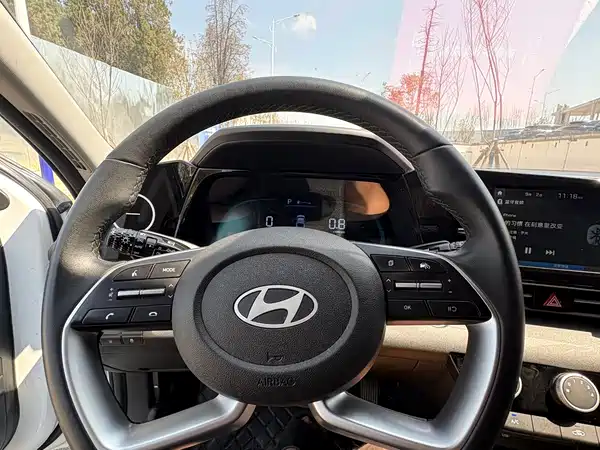 Hyundai Elantra 2023, фото 5