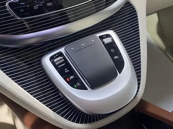 Mercedes-Benz V-Class 2022, фото 6