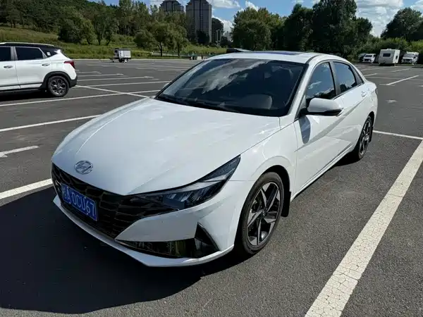 Hyundai Elantra 2022