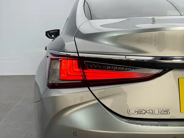 Lexus ES 2022, фото 13