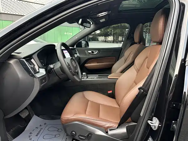 Volvo XC60 2024, фото 5