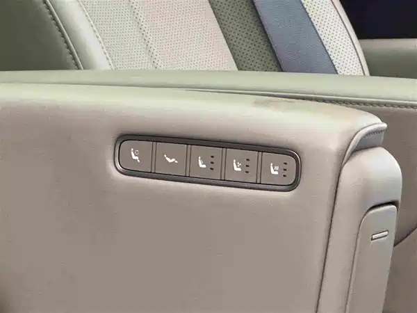 Li Auto MEGA 2025, фото 20