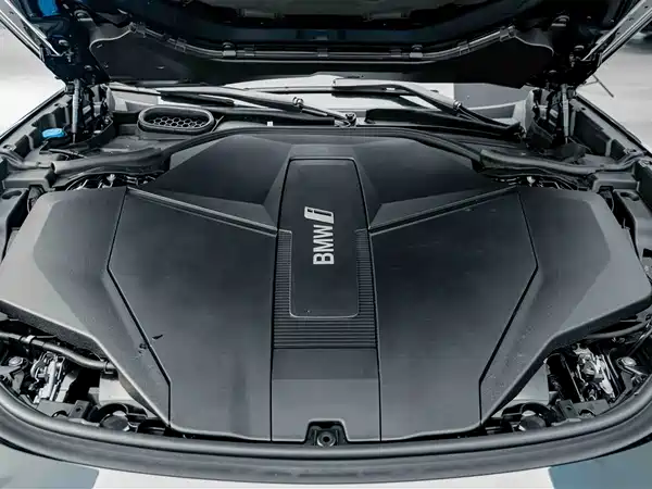 BMW i7 2023, фото 28