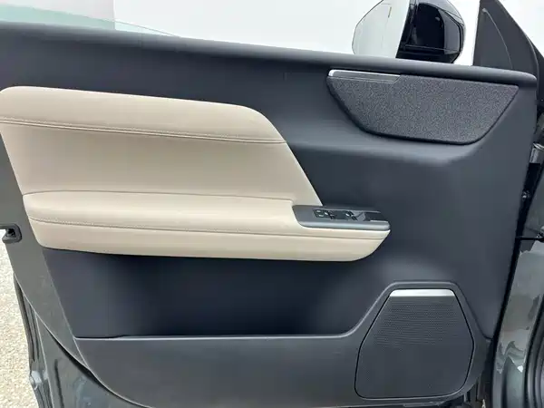 Volvo XC70 PHEV 2026, фото 11
