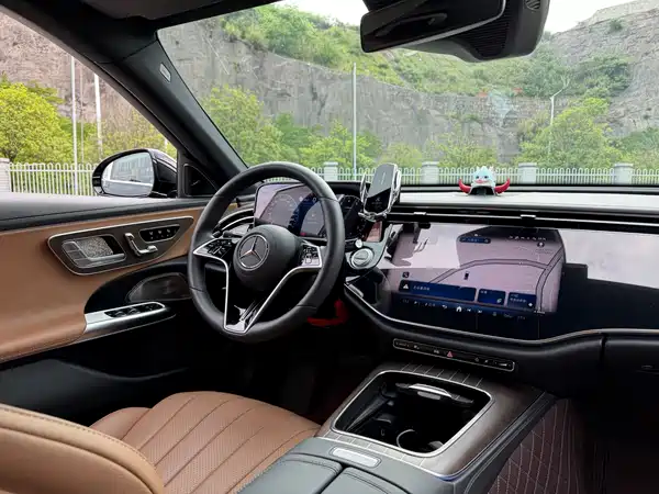 Mercedes-Benz E-Class 2025, фото 6