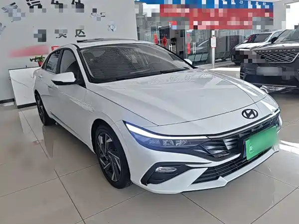 Hyundai Elantra 2023, фото 3