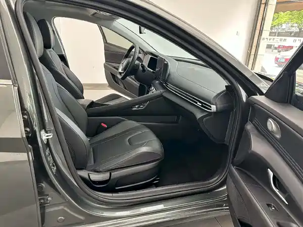 Hyundai Elantra 2023, фото 4