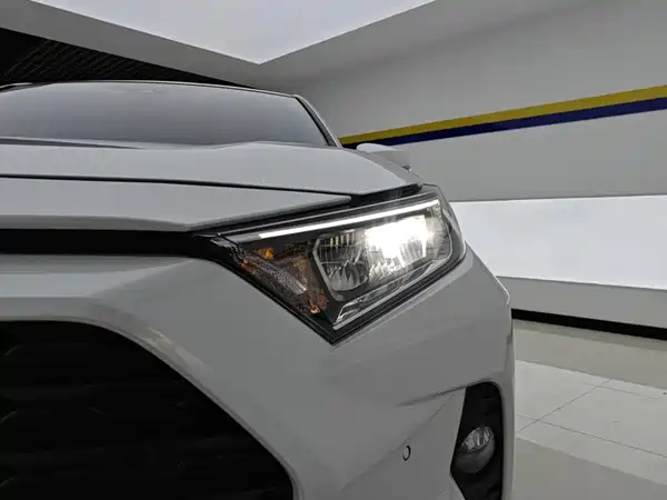 Toyota RAV4 2022, фото 5