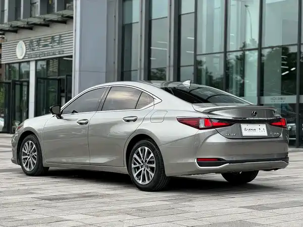 Lexus ES 2021, фото 4