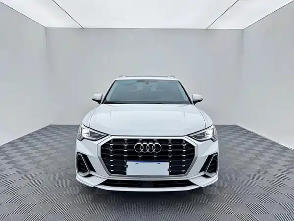 Audi Q3 2023, фото 2