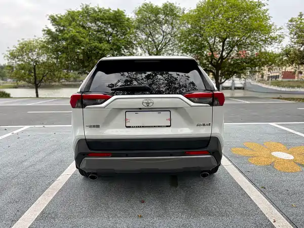 Toyota RAV4 2022, фото 15