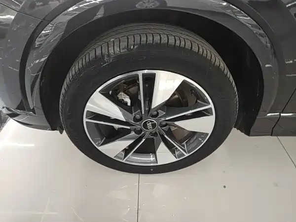 Audi Q2L 2022, фото 22