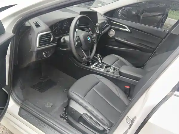 BMW 1 Series 2023, фото 9