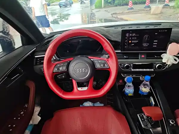 Audi A4L 2023, фото 2