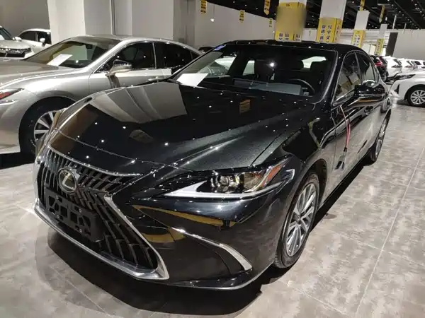 Lexus ES 2022