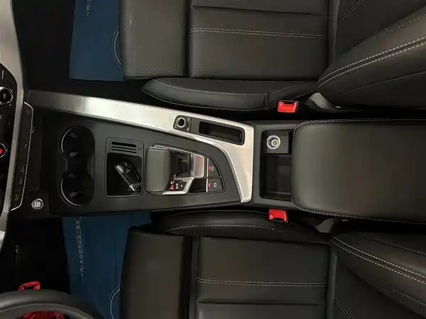 Audi A4L 2024, фото 12