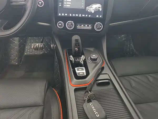 Lynk & Co 02 Hatchback 2021, фото 10