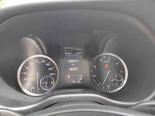 Mercedes-Benz Vito 2023, фото 23