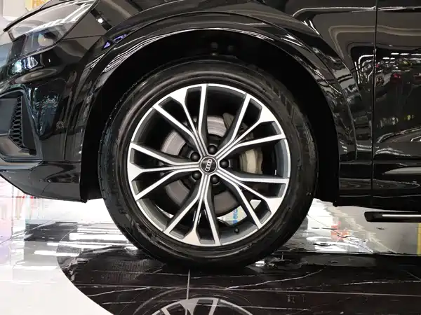 Audi Q8 2022, фото 42