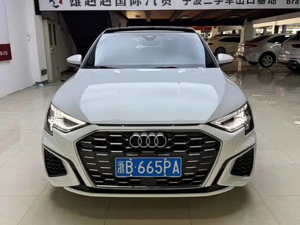 Audi A3 2023, фото 2