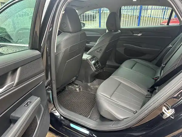 Volkswagen Passat 2025, фото 5