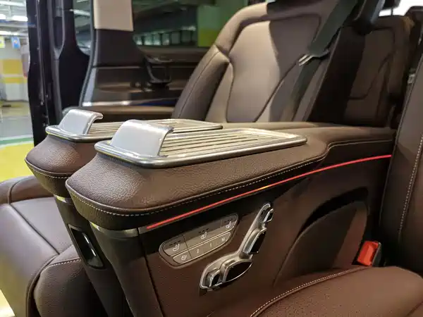 Mercedes-Benz V-Class 2024, фото 20