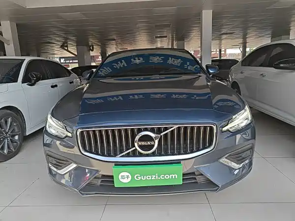 Volvo S60 2022, фото 2