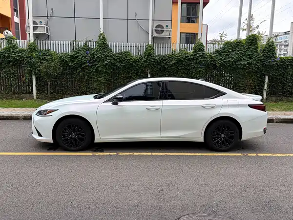 Lexus ES 2023, фото 13