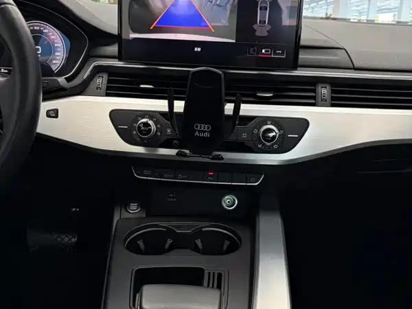 Audi A4L 2022, фото 11
