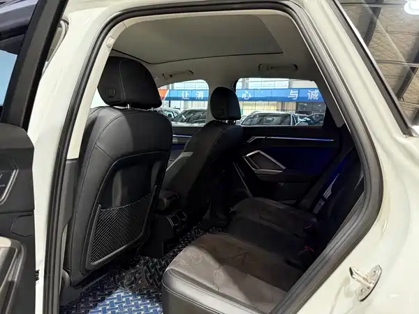 Audi Q3 2023, фото 8