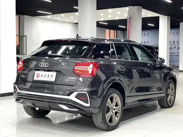 Audi Q2L 2022, фото 6