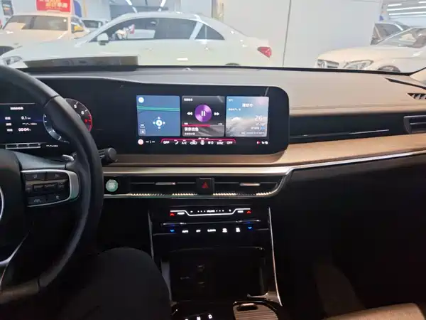 Kia K5 2025, фото 9