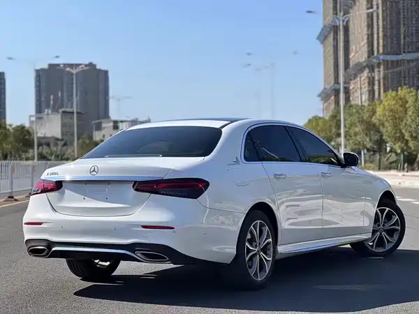 Mercedes-Benz E-Class 2023, фото 4