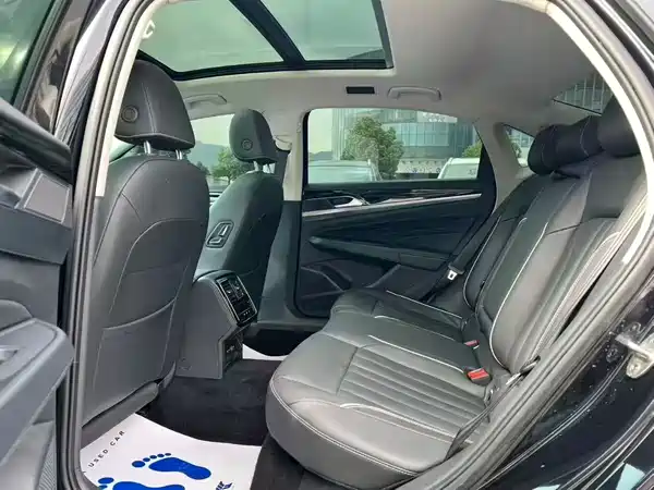 Volkswagen Passat 2023, фото 8