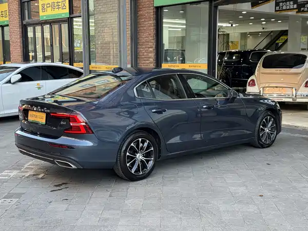 Volvo S60 2022, фото 5