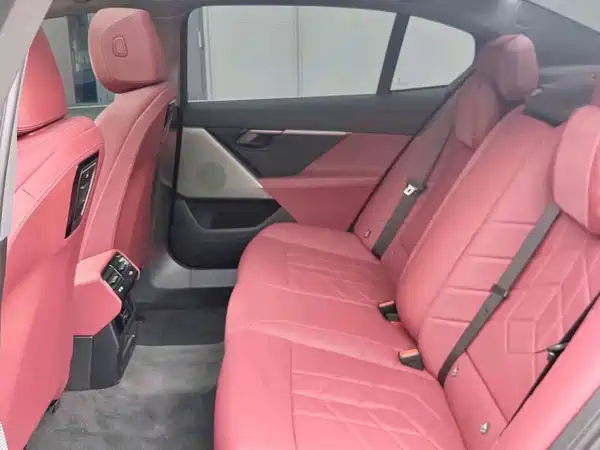 BMW i5 2025, фото 7