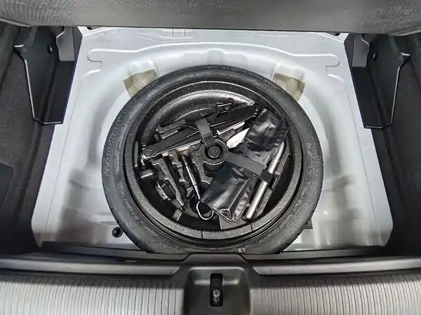 Audi Q2L 2022, фото 15
