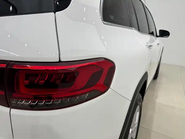 Mercedes-Benz GLB 2023, фото 11