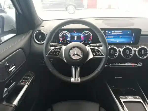 Mercedes-Benz GLB 2024, фото 10