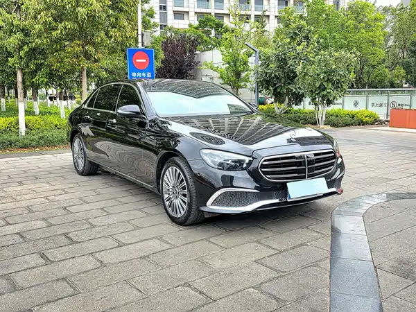 Mercedes-Benz E-Class 2023, фото 3