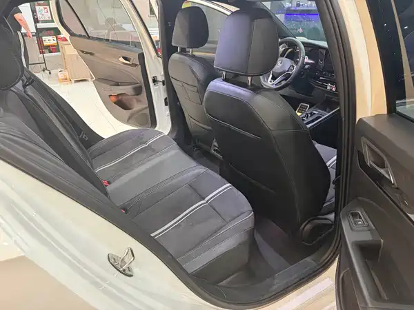 Volkswagen Golf 2023, фото 10