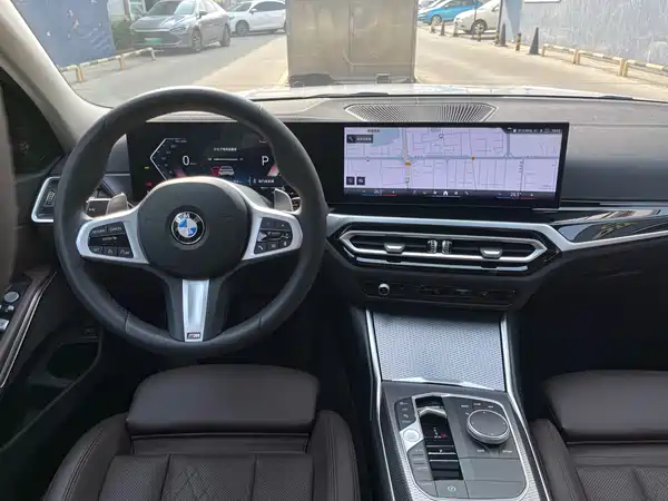 BMW 3 Series 2024, фото 13