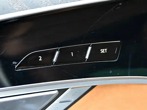 Audi A8 2023, фото 23